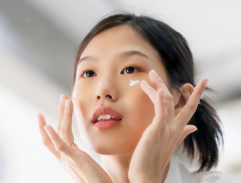 Using emulsions (lotions) and creams is the key to achieving “mochi-like” skin.