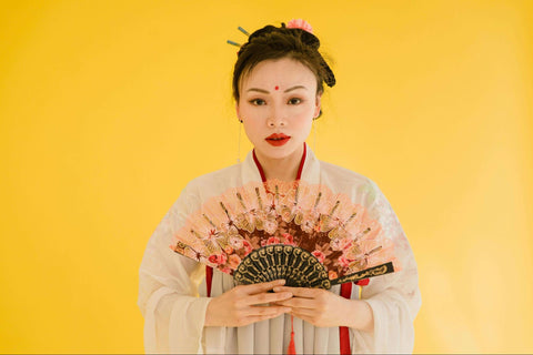 Modern Japanese Kimono hairstyle is the way youngsters continue traditional looks