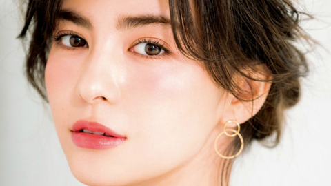 An elegant style makeup of Japanese women