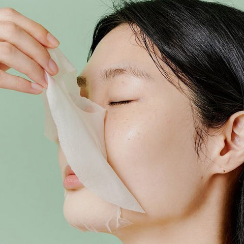 Take a mask can help hydrating your skin before doing makeup
