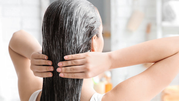 Using hair conditioner to nourish hair