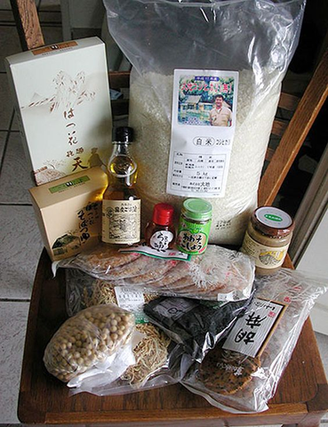 e Japanese food ingredients encompass staples like premium rice, seaweed, and soy sauce, essential for authentic Japanese dishe