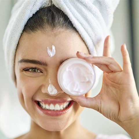 Choose a rich, emollient moisturizer with ingredients like shea butter or ceramides to provide long-lasting hydration.