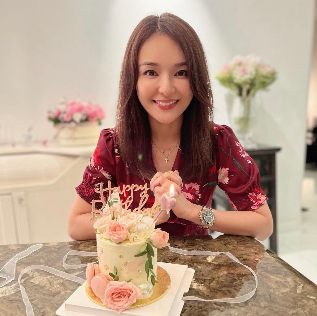 Nếu bạn là một người yêu thích bánh ngọt, Cake Shop chắc chắn là địa điểm không thể bỏ qua. Với những hình ảnh đầy màu sắc và hấp dẫn, bạn sẽ có cơ hội khám phá những loại bánh ngon nhất và trải nghiệm các hương vị mới lạ.