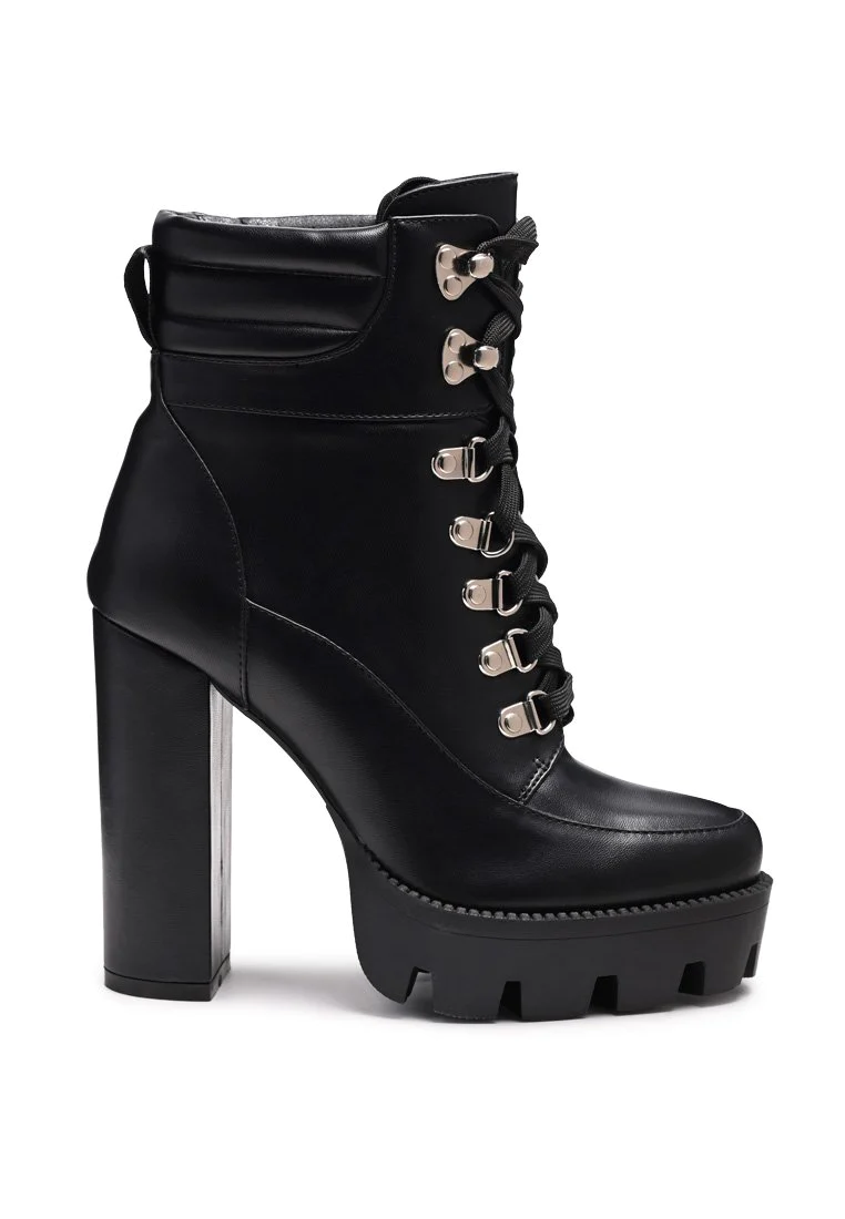 Stopper high block heeled cushion collared renda-up boots