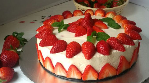 Tarta de nata y fresas