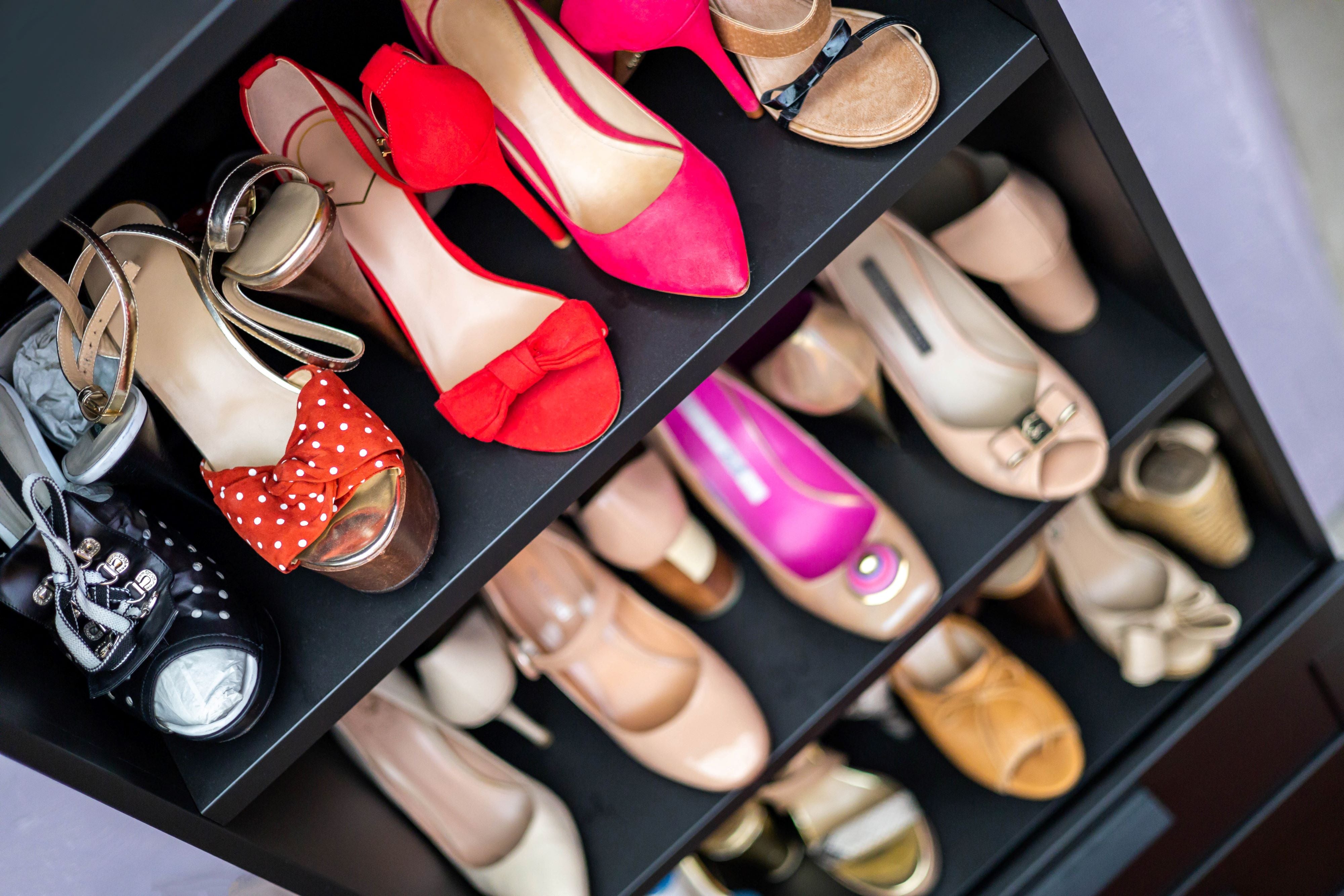 organizing the shoe rack, space efficient