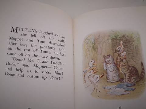 zwei Buchseiten von Beatrix Potters The Tale of Tom Kitten