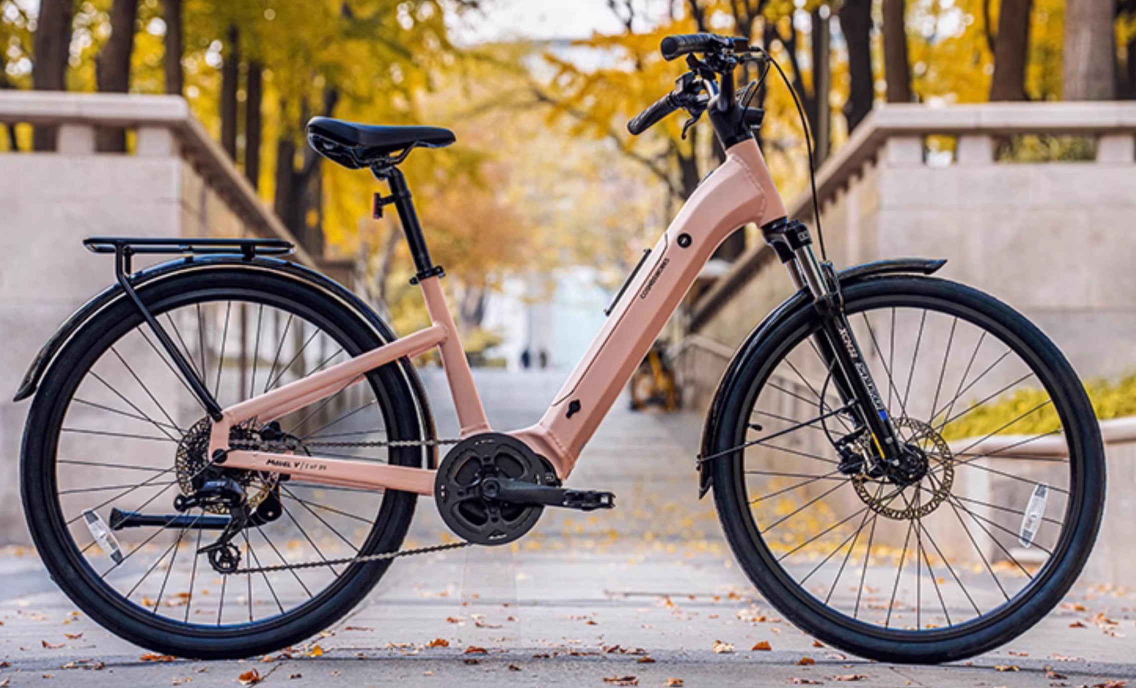 Effortless Commutes Accolmile Model V Electric Bicycle.jpg__PID:64d37010-a324-437d-aa31-96cd5971d592