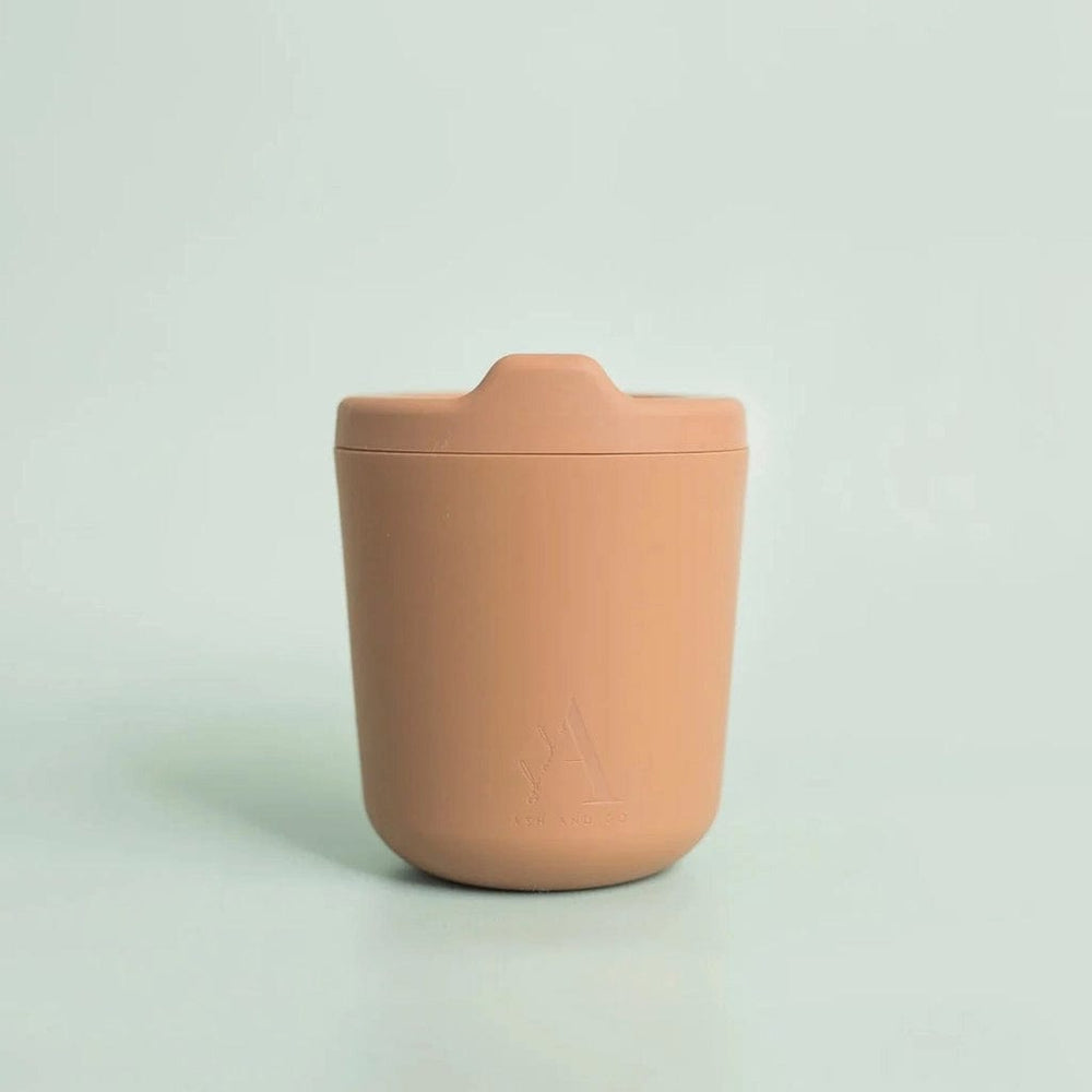 https://cdn.shopify.com/s/files/1/0513/1489/products/ash-co-silicone-sipper-cup-mocha-30167543873654_1000x1000.webp?v=1676194353