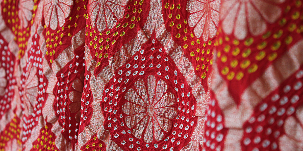 Close of a Chakor Red Dupatta - Intricate bandhani dots with the Phool-jaal woven in Benaras