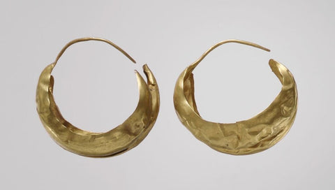 These earrings come from the so-called Great Death Pit. Made from two pieces of gold sheet, each is shaped like a hollow crescent.