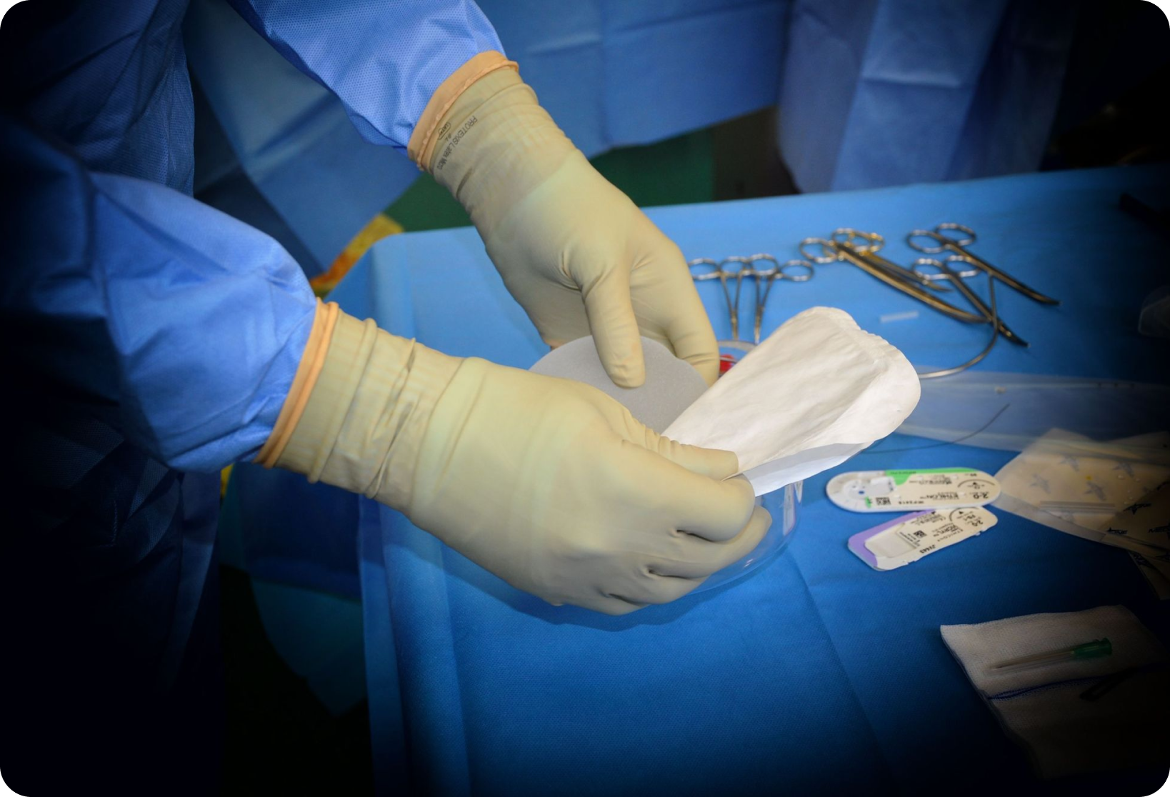 Breast implant surgery tray