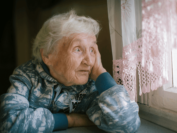 an image of an old woman with dementia.