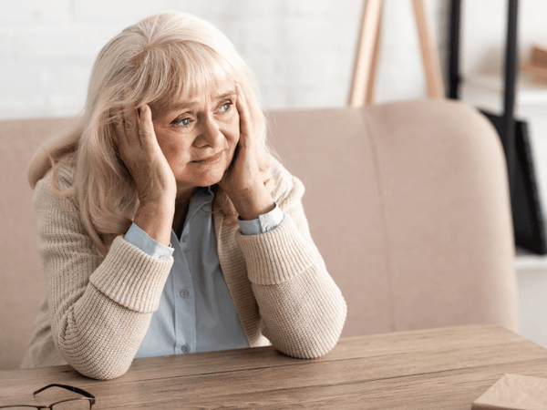 an image of an old woman with dementia.