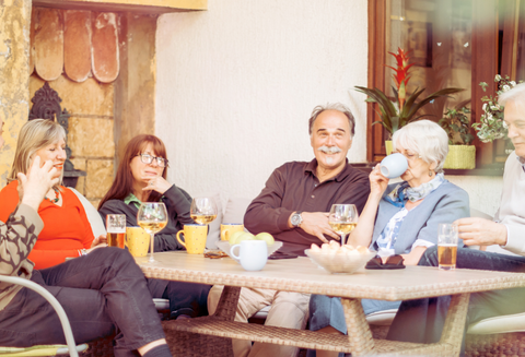 Osteoarthritis tips - a group of friends enjoying each other's company around a table with beverages