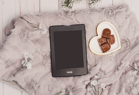 Gifts For Someone With Arthritis: a kindle set up for cosy reading