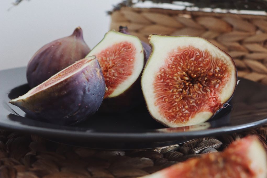 sliced figs