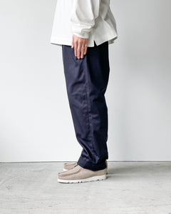 TAPWATER] COTTON CHINO TUCK TROUSERS - NAVY – pan-kanazawa