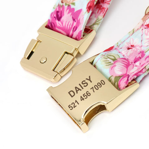 Quick-release buckle on the Personalized Floral Collar