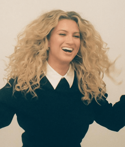 @torikelly Big Curly Hair