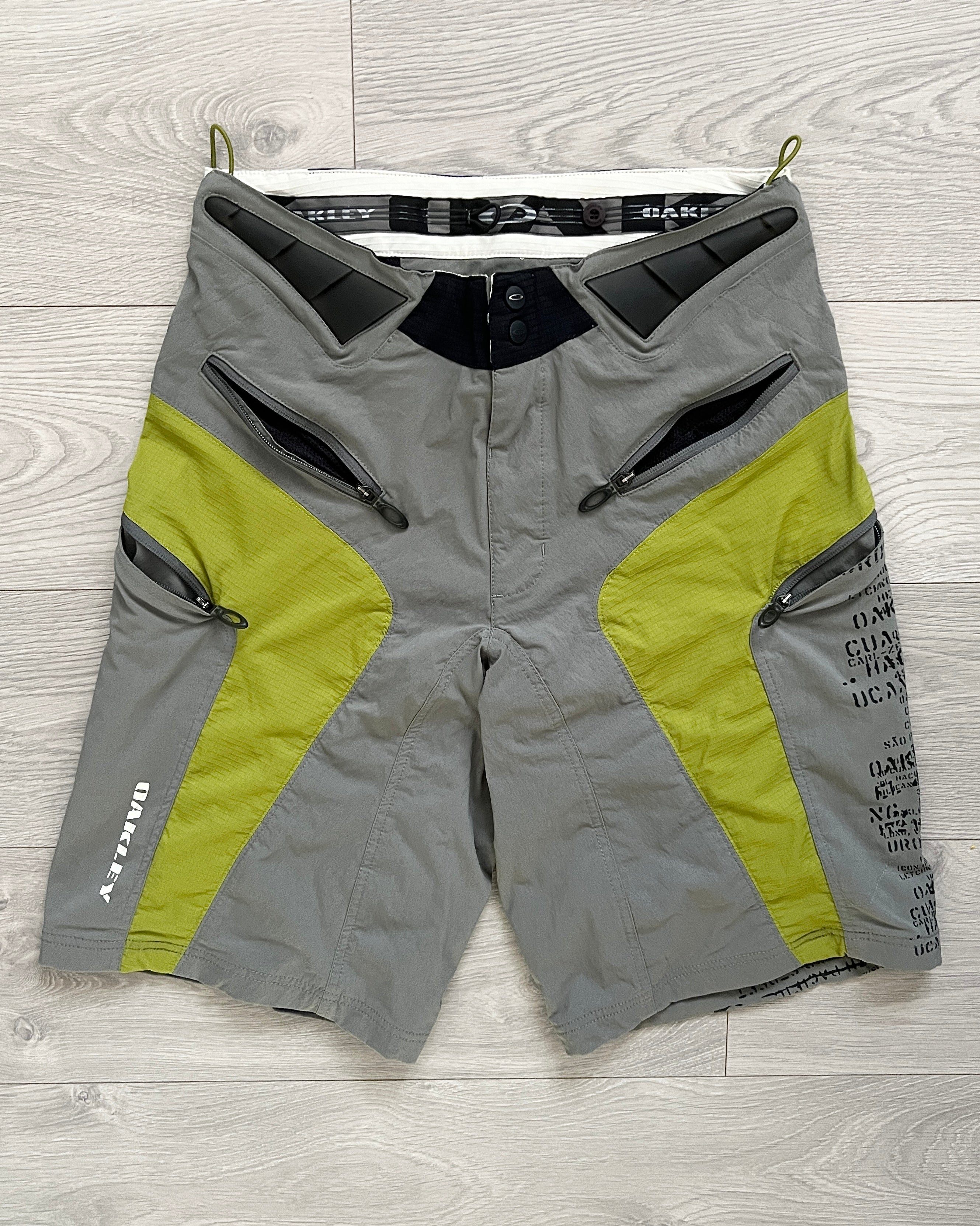 image of Oakley SS06 Vent Panelled Technical Shorts - Size S