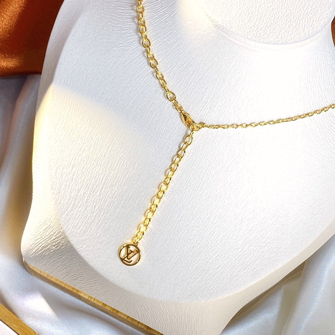 LV Louis Vuitton golden trending necklace