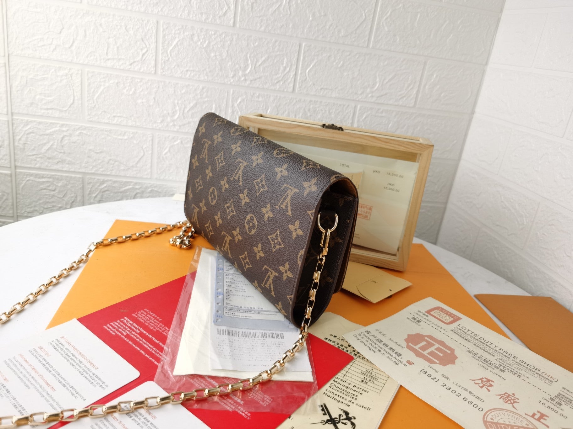LV Louis Vuitton  Minimalist shape golden bag chain chain detach