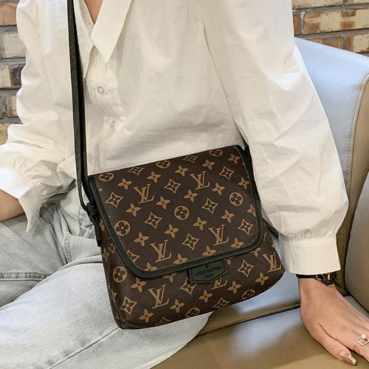 LV Louis Vuitton Classic Hot Sale Letter Flap Envelope Bag Shoulder Bag Messenger Bag