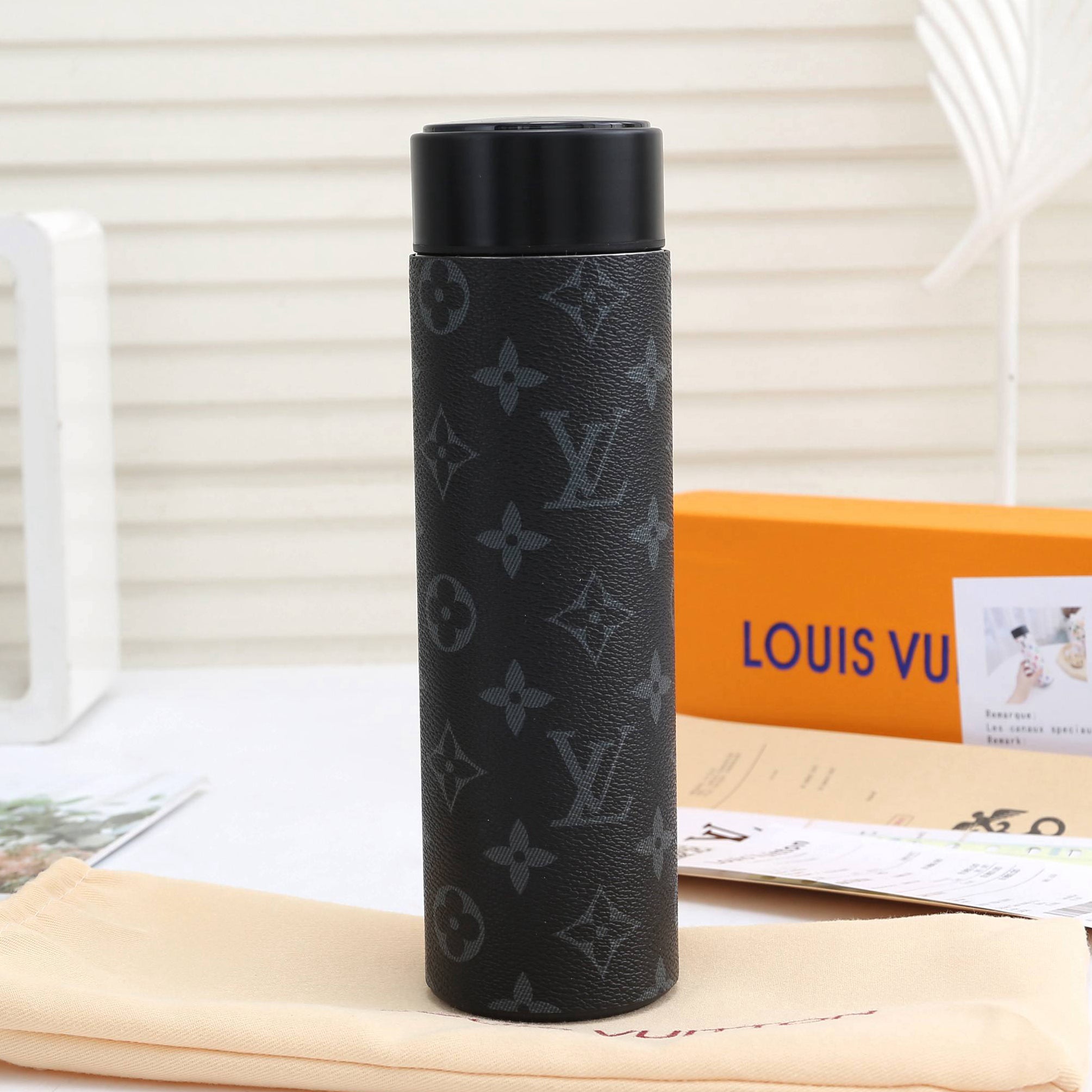 LV Louis Vuitton Intelligent Digital Display Water Cup Temperature Measuring Thermos 304 Stainless S