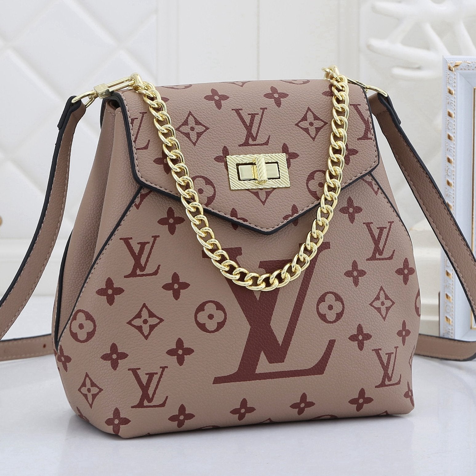 LV Louis Vuitton letter print shopping chain messenger bag shoulder bag