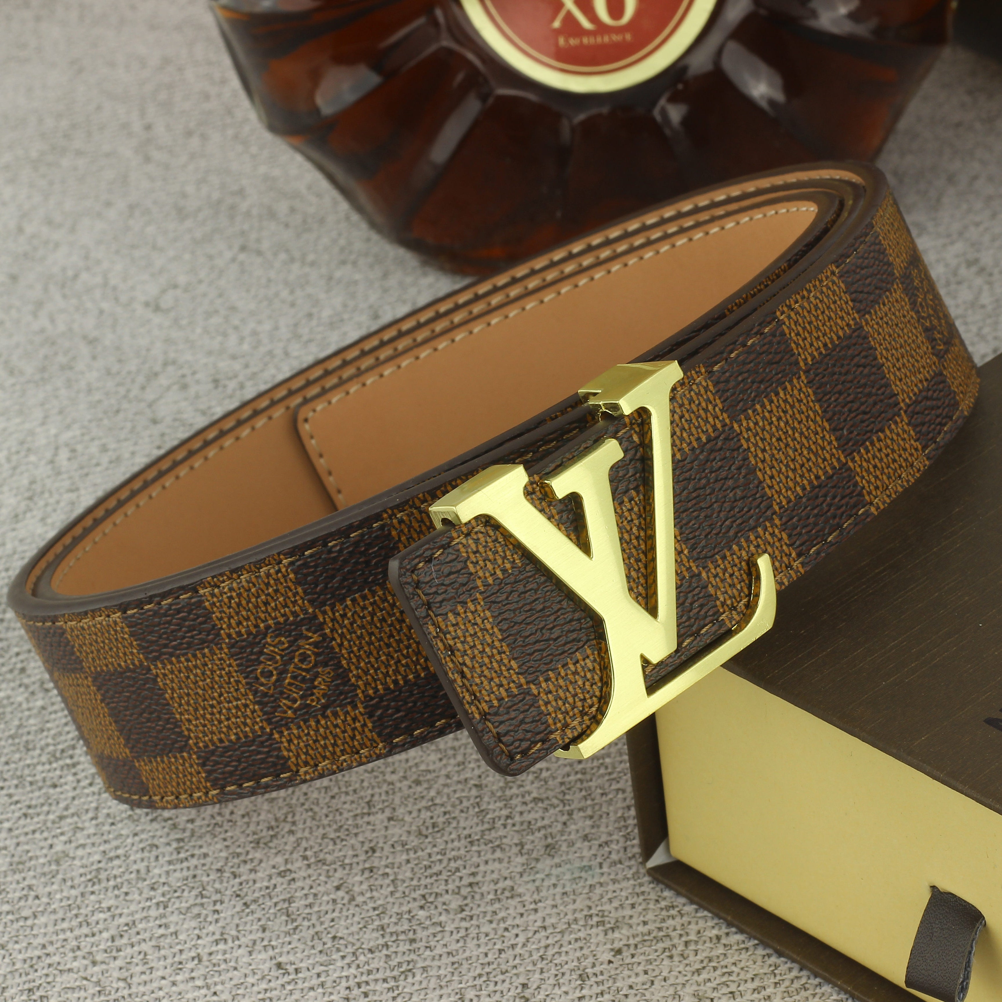 LV Louis Vuitton fashion men's and women's classic lette