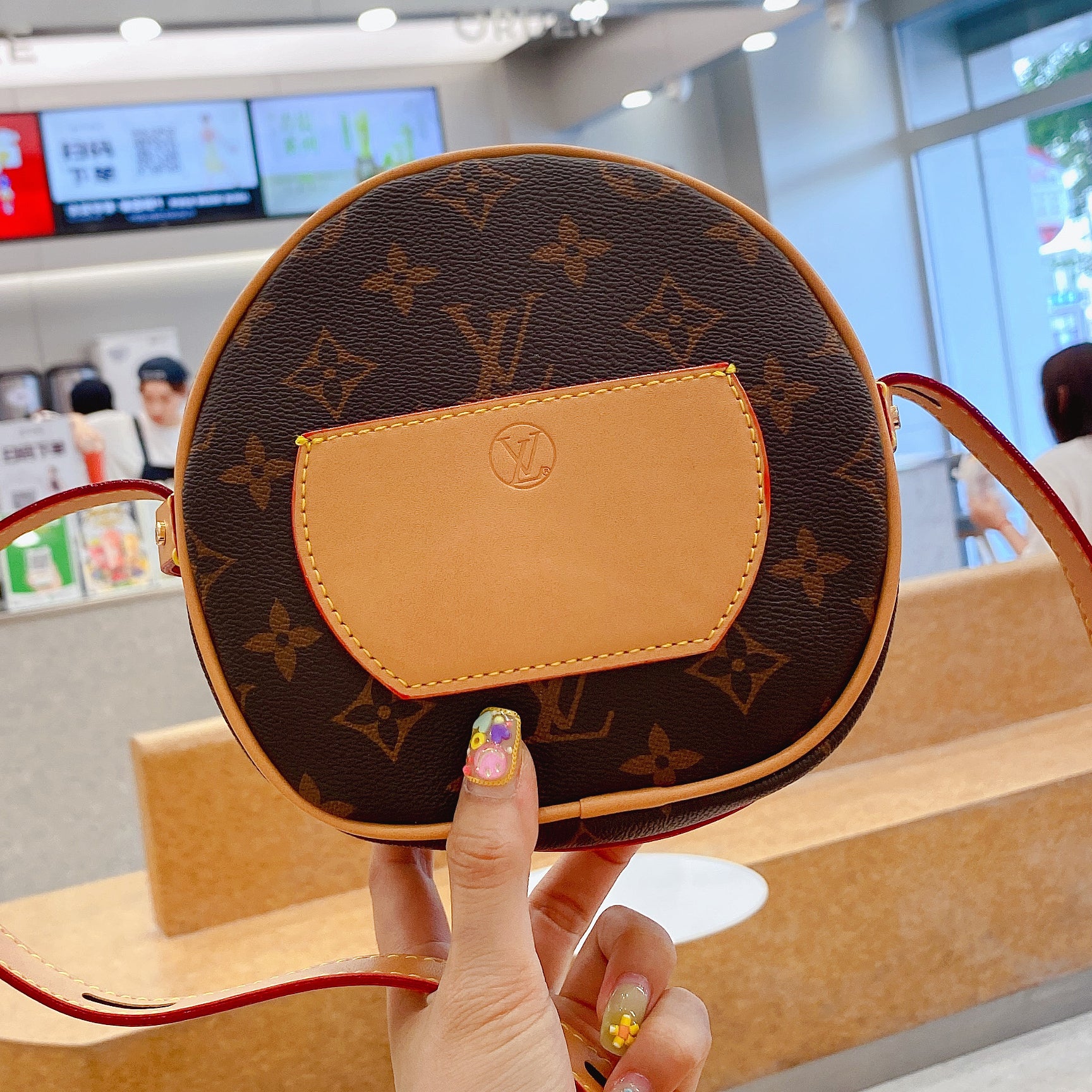 LV Louis Vuitton Hot Sale Classic Letter Printed Handbag Shoulder Bag Messenger Bag Round Cake Bag