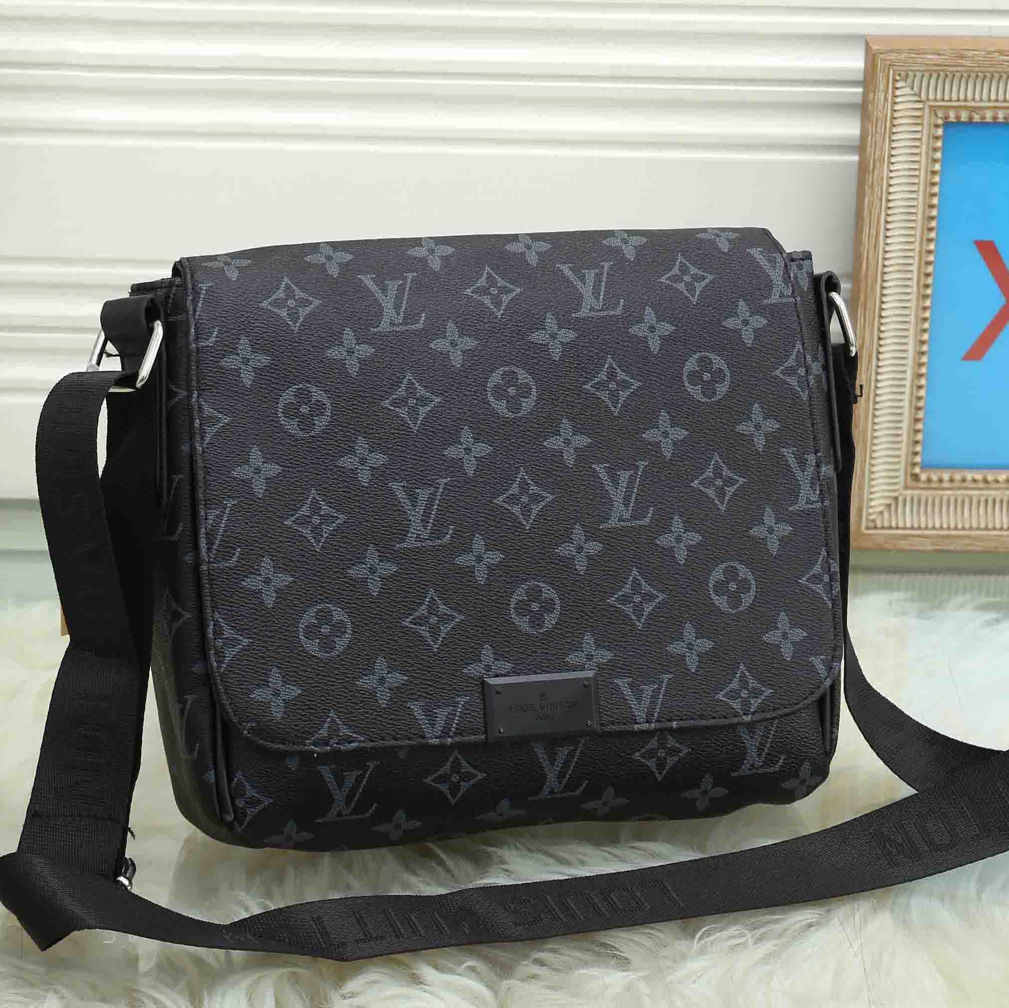 LV Louis Vuitton Full Letters Men's and Women's Envelope Bags Shoulder