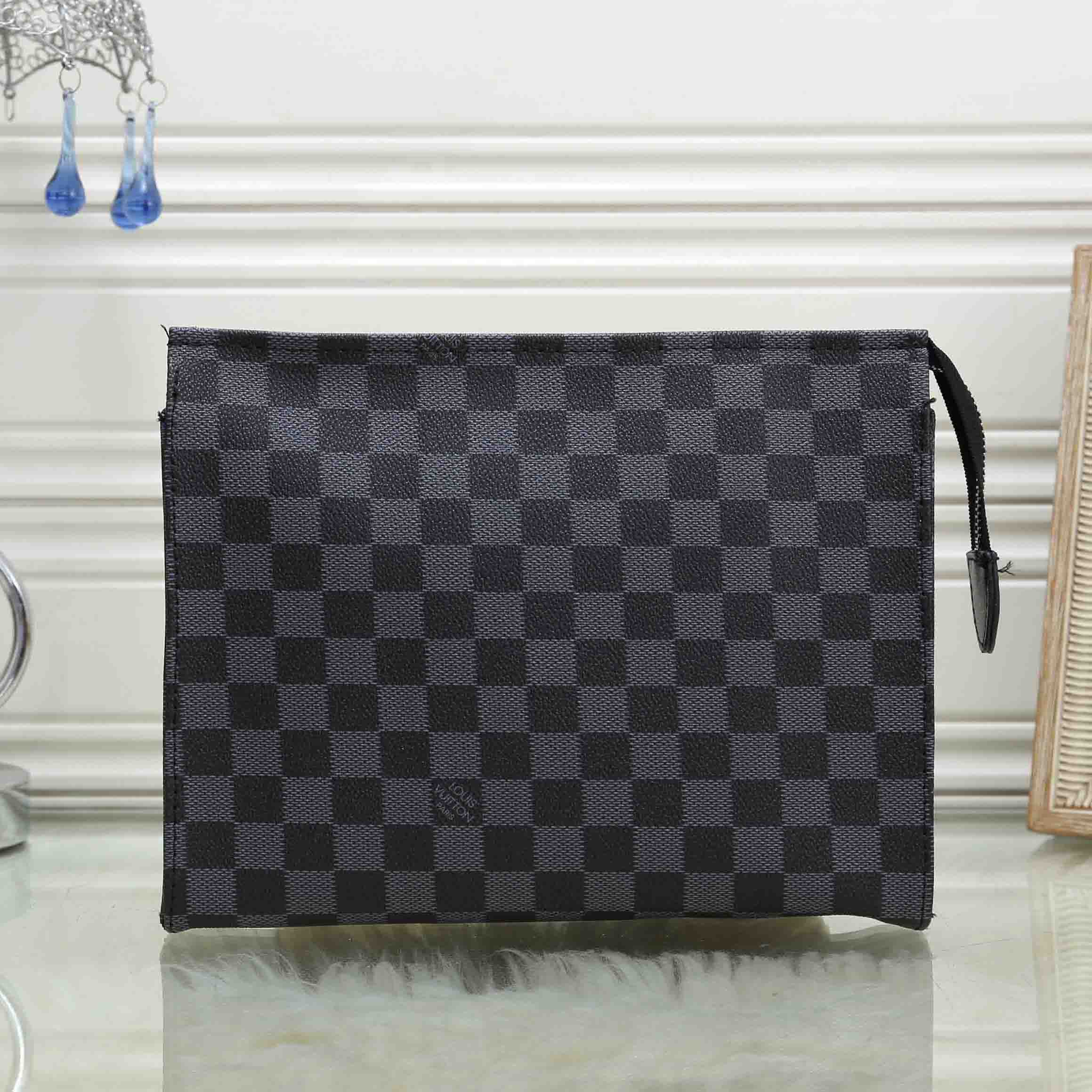 Louis Vuitton LV Hot Sale Cosmetic Bag Fashion Men's and Wom