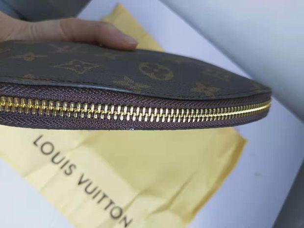 LV Louis Vuitton canvas women's shell bag cosmetic bag
