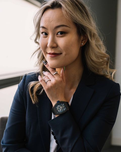 Profile of Dana Li, founder of Tell the Time, posing with her hand under her chin