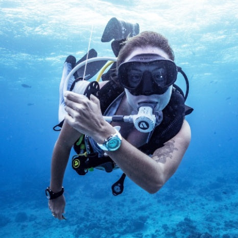 The Marina Dive Watch in Caribbean Green