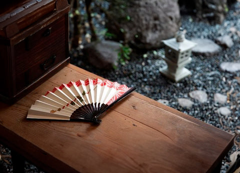 Éventail japonais : Objet de décoration unique, symbole de la culture  Japonaise