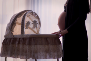 Snugglebundl - Labour Blog - Pregnant women looking down at baby bassinet