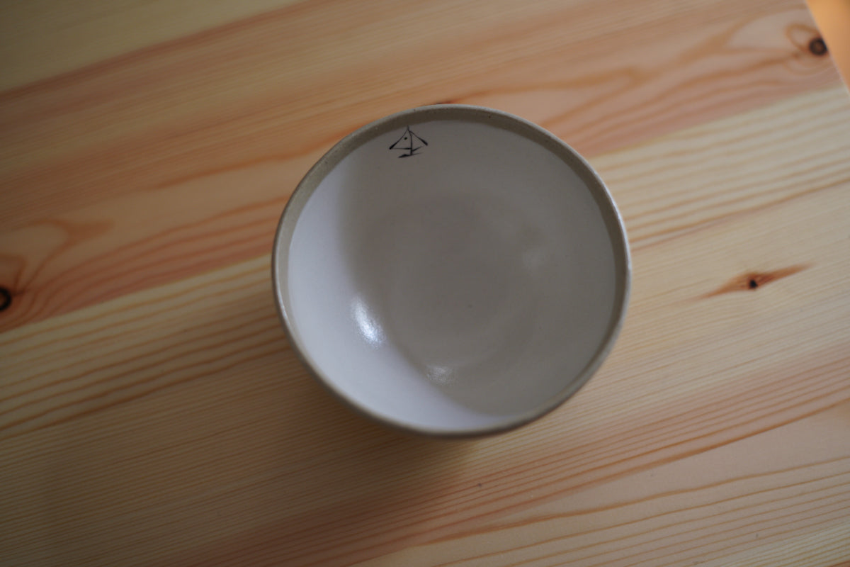 工房kuromiya | 白化粧色絵 ご飯茶碗 / かもめとヨット