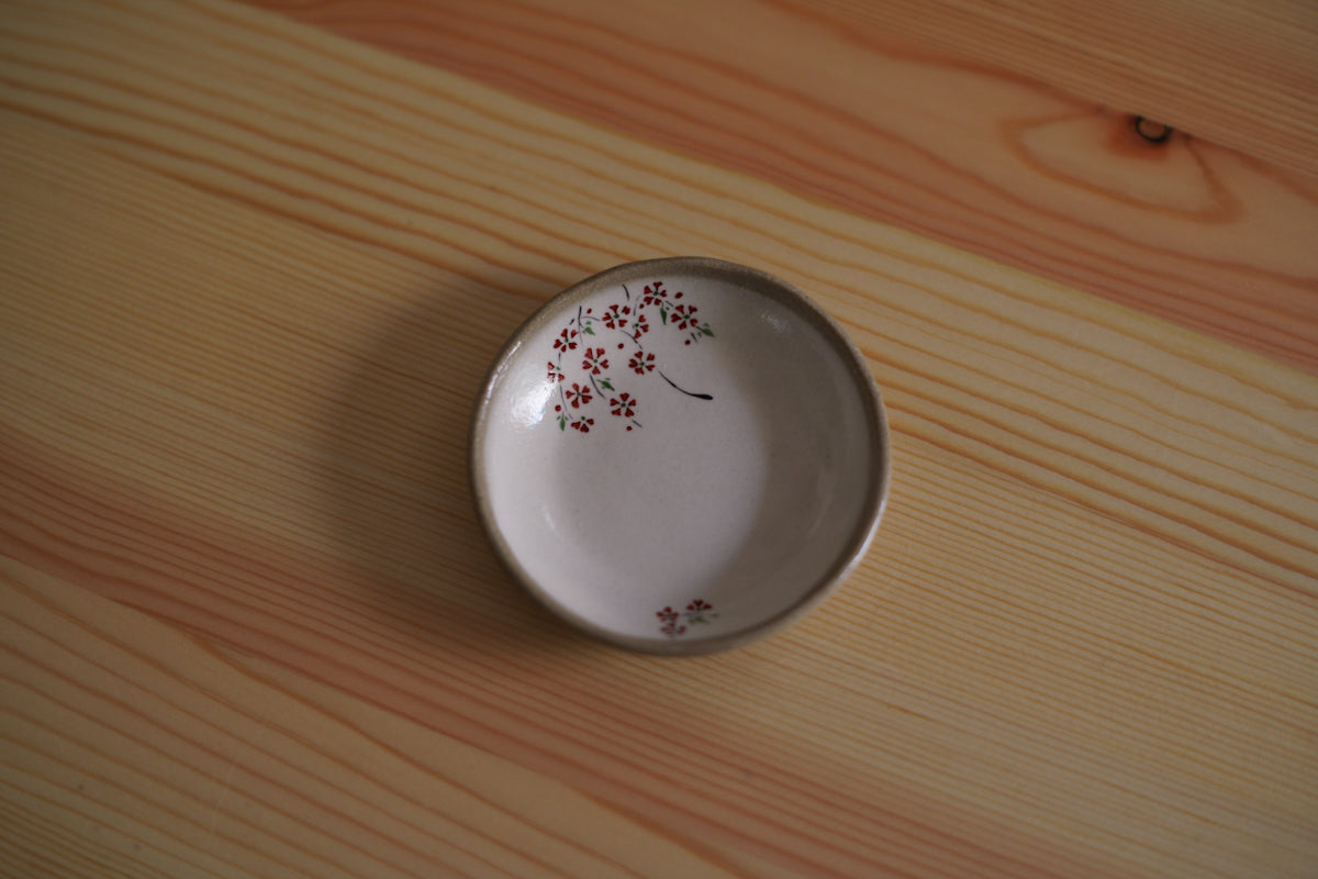 工房kuromiya | 白化粧色絵 豆皿 / 桜
