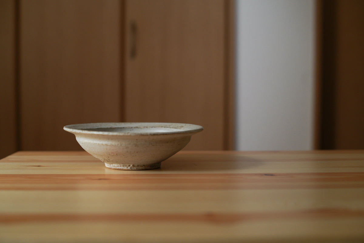 遠藤素子 | リム付き小鉢 粉引き