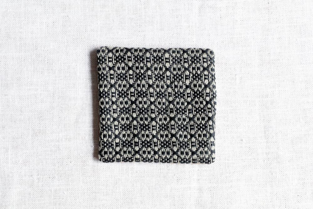 遠藤里枝 - Rocca | 手織り布のコースター LinenBlack flower