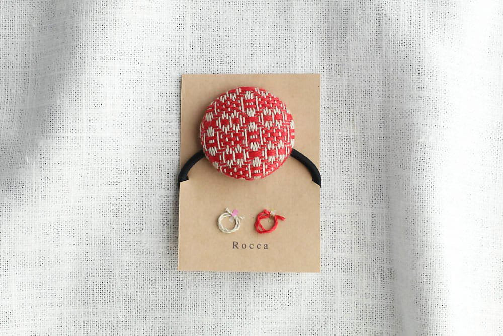 遠藤里枝 - Rocca | 手織り布のヘアゴム LinenRed flower