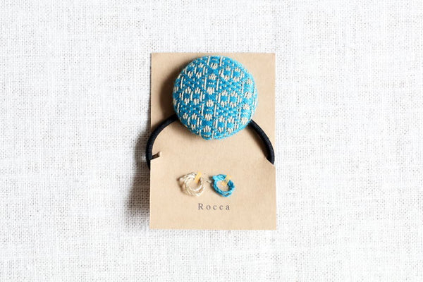 遠藤里枝 - Rocca | 手織り布のヘアゴム LinenBlue flower