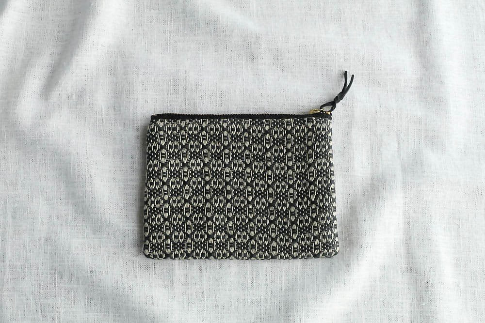 遠藤里枝 - Rocca | 手織り布のミニポーチ Black flower