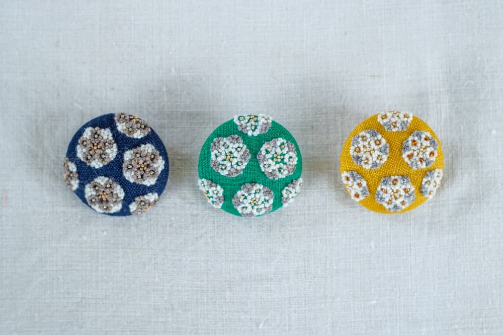 菅間岬 - soji | ウール刺繍ブローチ / 小さな花の集い