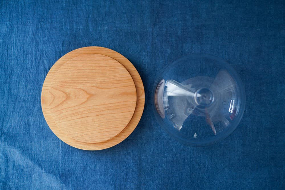 内田洋子 | glass dome / wood plate