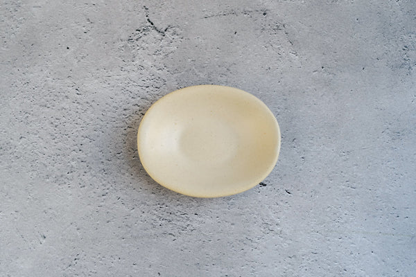 陶房マルヨウ | たまご型豆皿 / 白